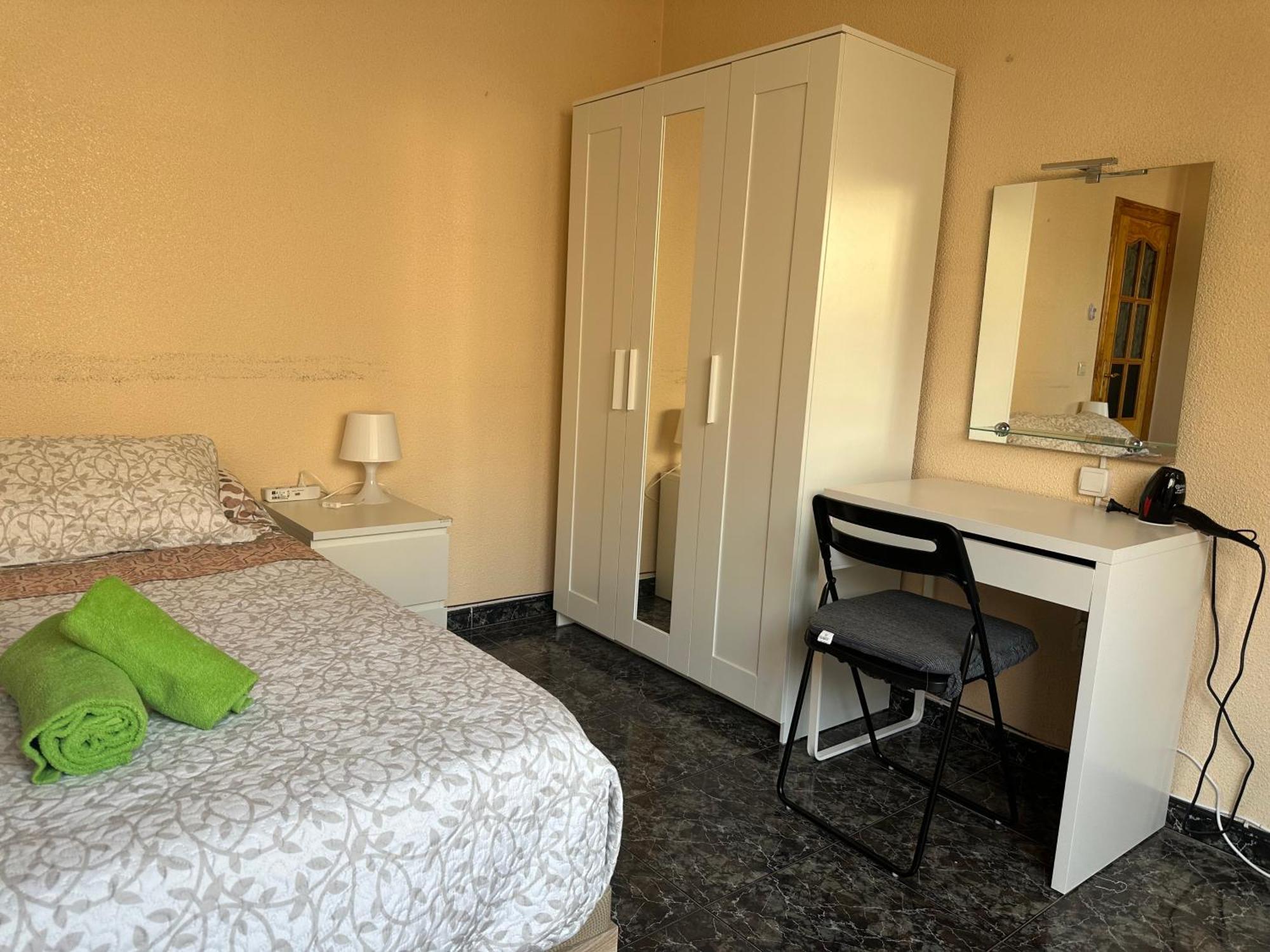 Almeria Centro Habitacion Privada En Apartamento Compartido ภายนอก รูปภาพ