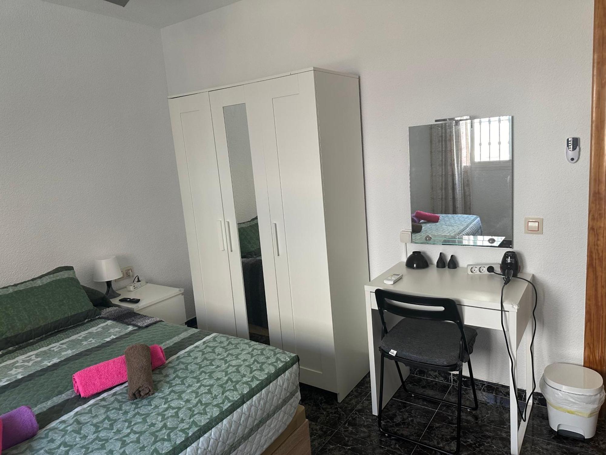 Almeria Centro Habitacion Privada En Apartamento Compartido ภายนอก รูปภาพ