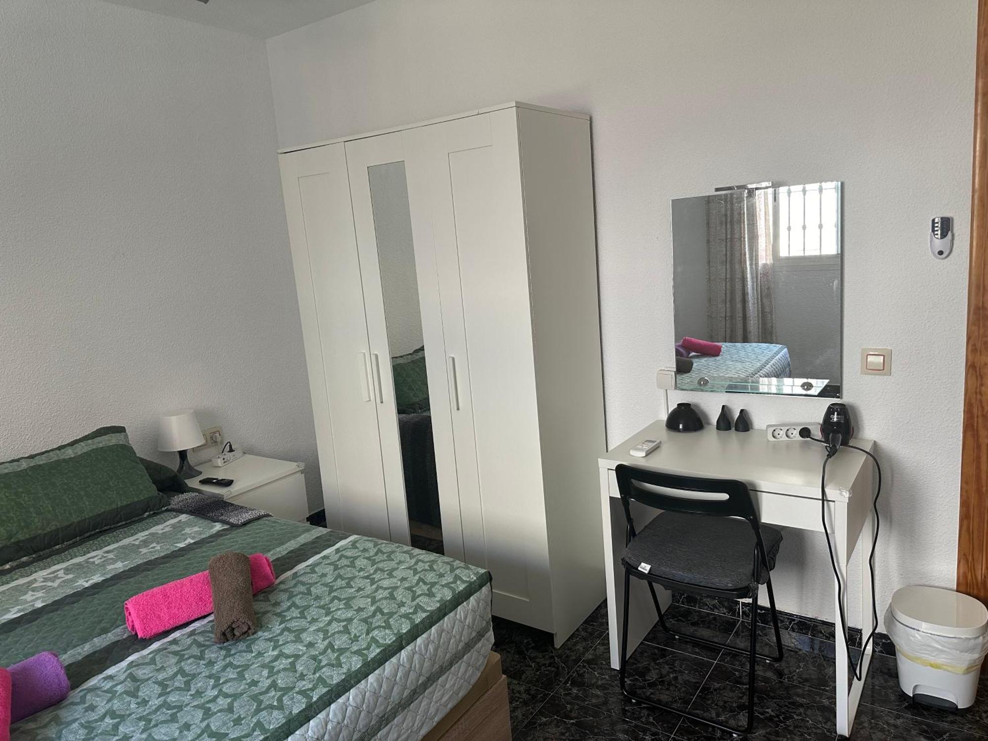 Almeria Centro Habitacion Privada En Apartamento Compartido ภายนอก รูปภาพ
