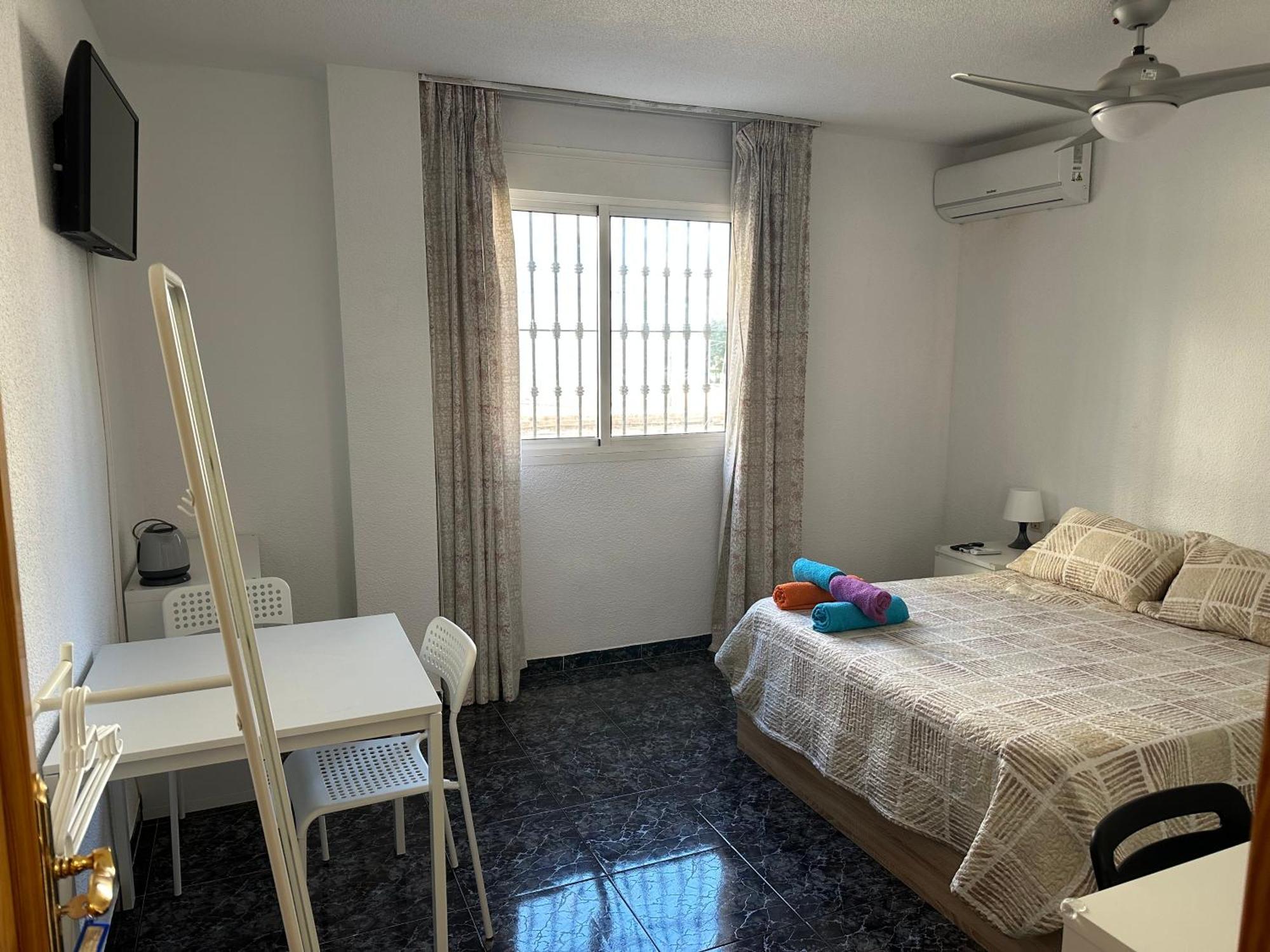 Almeria Centro Habitacion Privada En Apartamento Compartido ภายนอก รูปภาพ