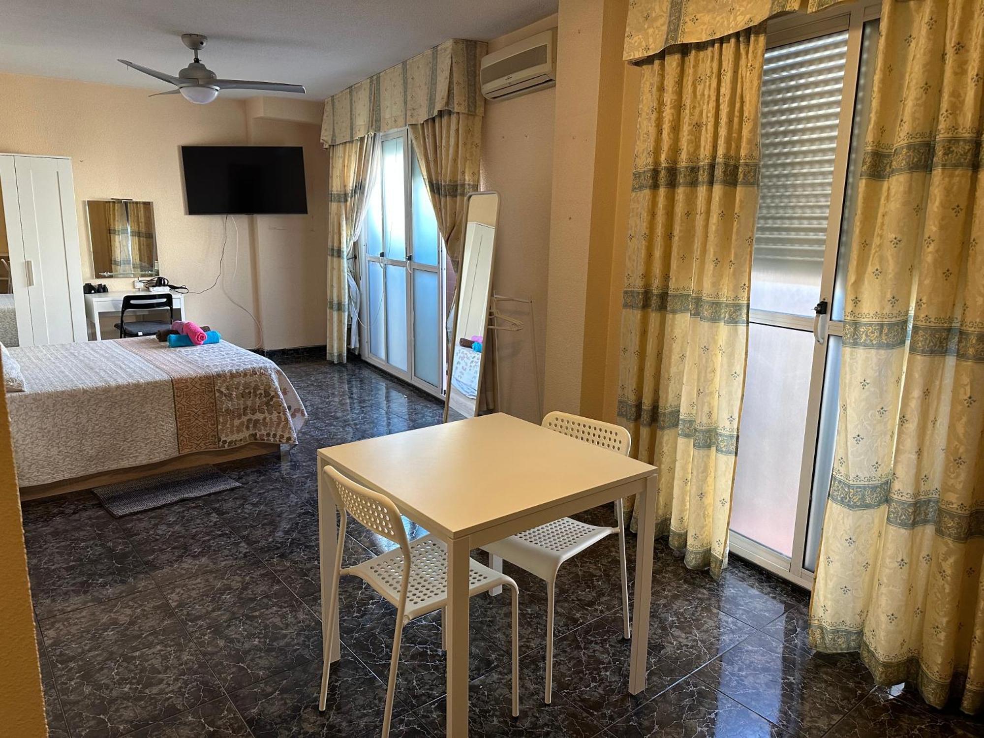 Almeria Centro Habitacion Privada En Apartamento Compartido ภายนอก รูปภาพ