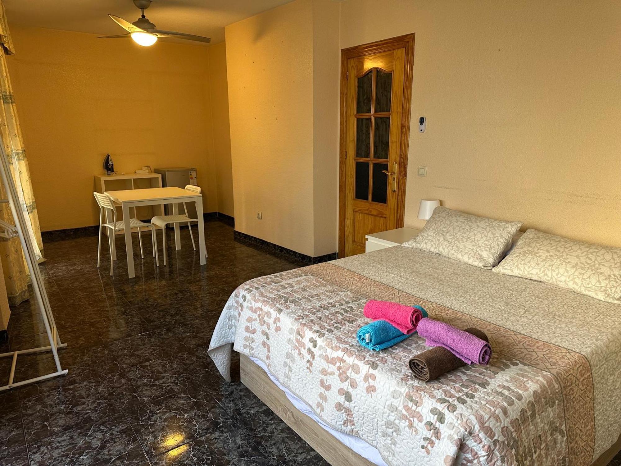 Almeria Centro Habitacion Privada En Apartamento Compartido ภายนอก รูปภาพ