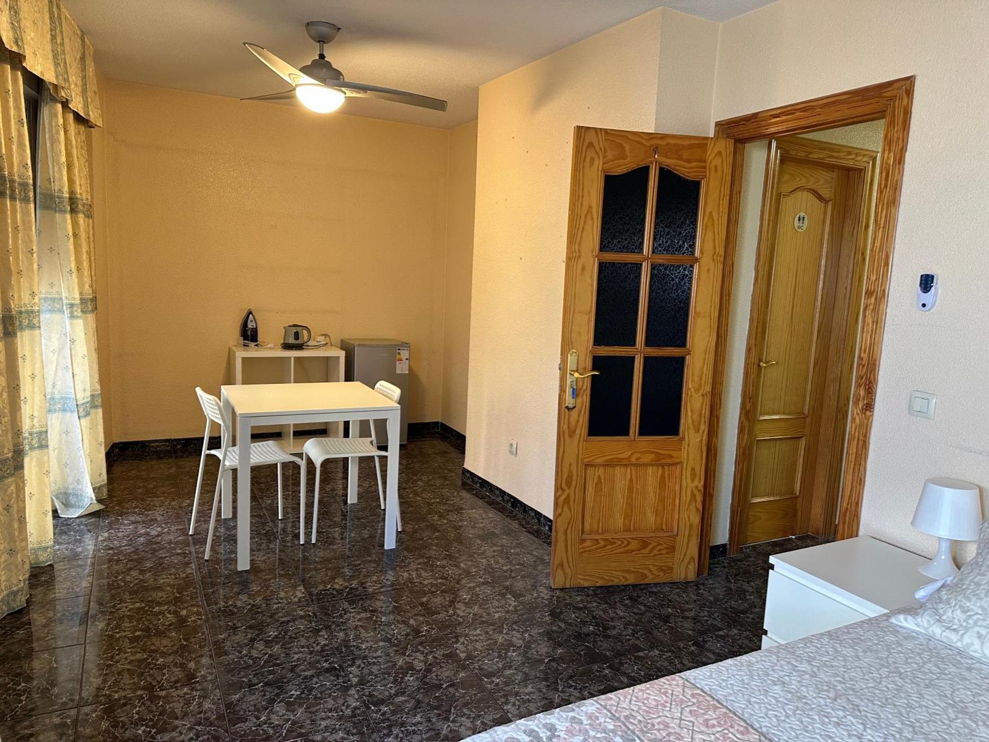 Almeria Centro Habitacion Privada En Apartamento Compartido ภายนอก รูปภาพ