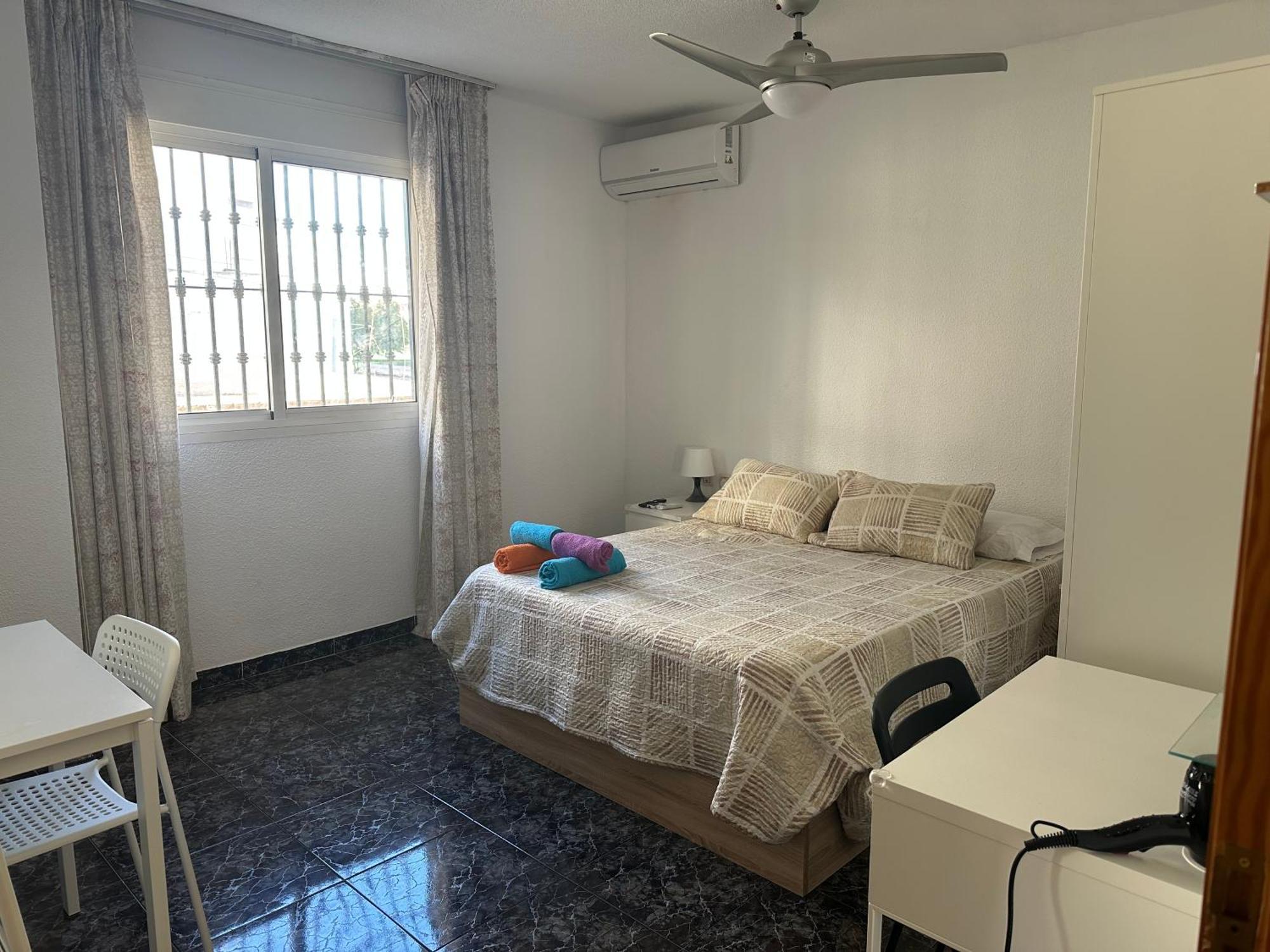 Almeria Centro Habitacion Privada En Apartamento Compartido ภายนอก รูปภาพ
